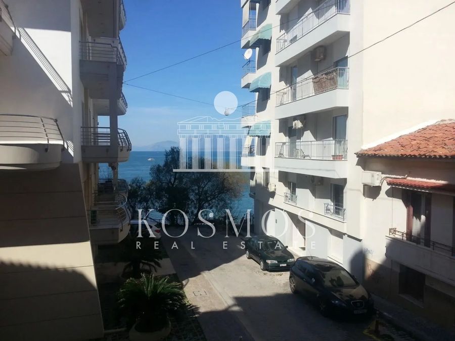 Photo 327074052