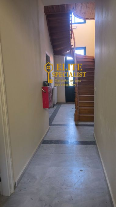 Photo 327136941