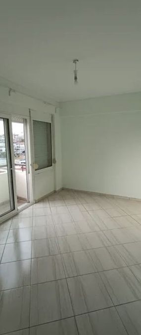 Photo 327158649