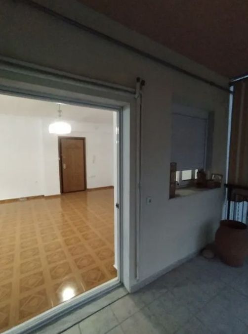 Photo 327159204