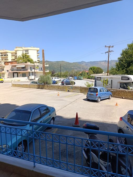 Photo 327230928