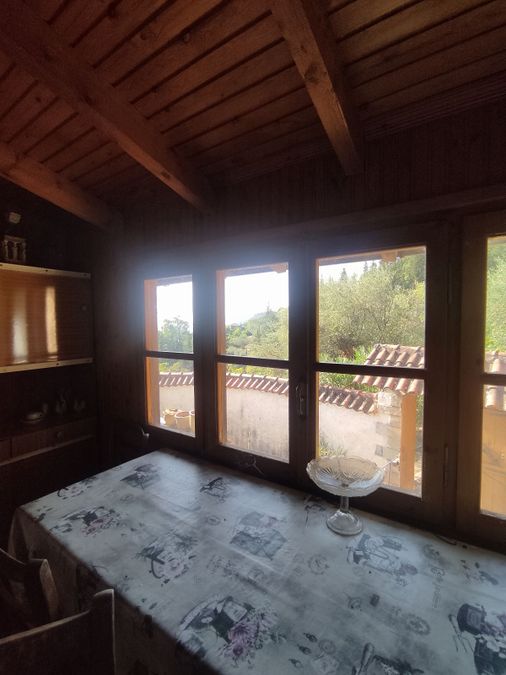 Photo 327303897