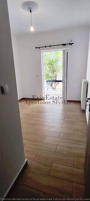 Photo 327384834