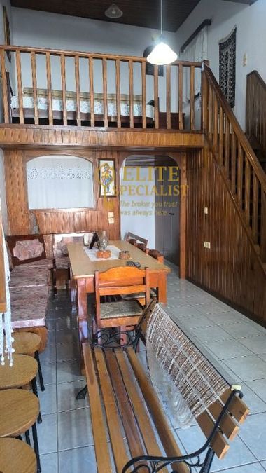 Photo 327461091