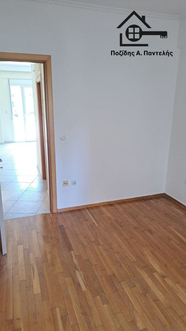 Photo 327527679