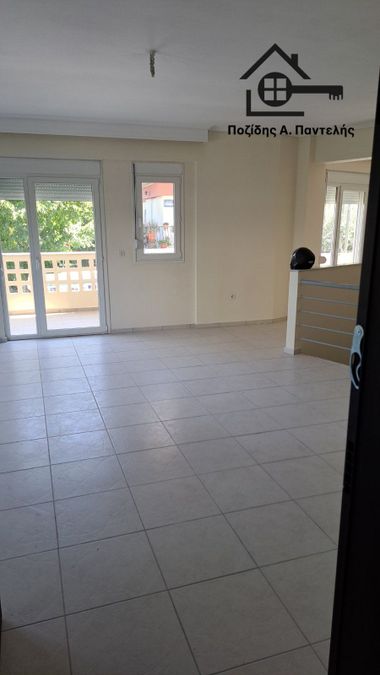 Photo 327527685