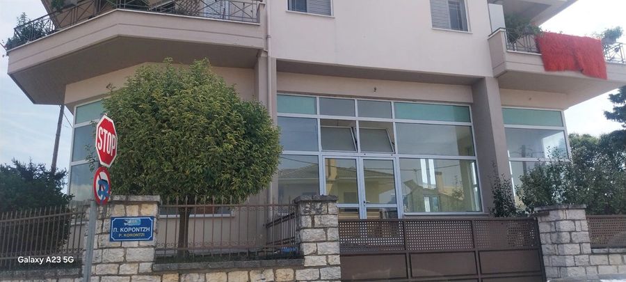 Photo 327547410