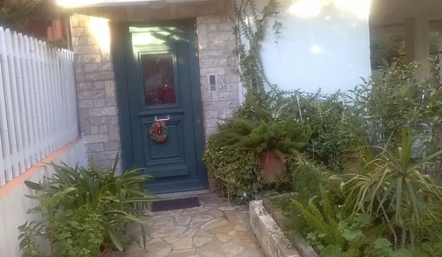 Photo 327549972