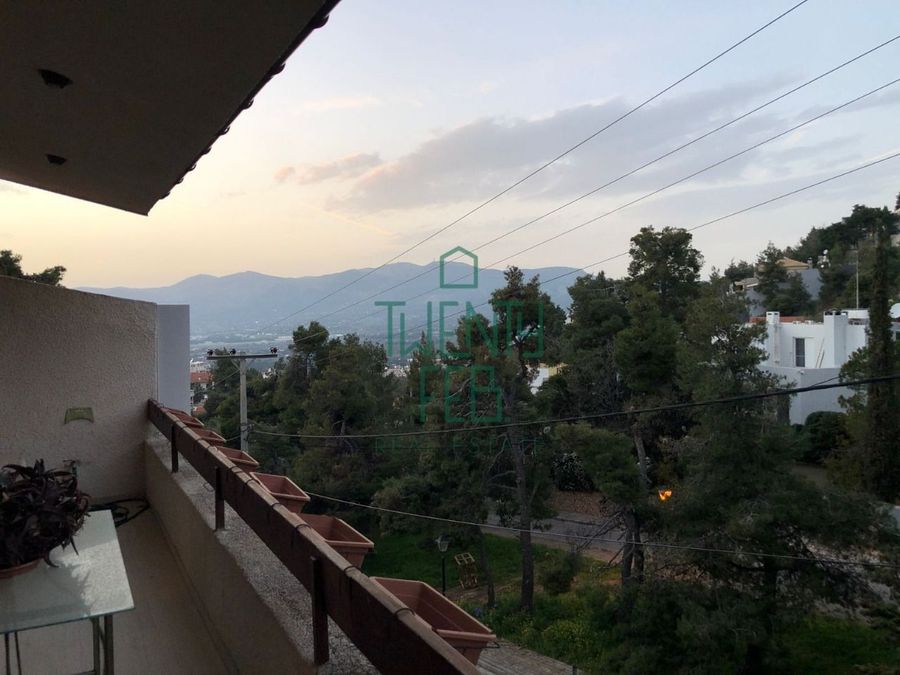 Photo 327575358
