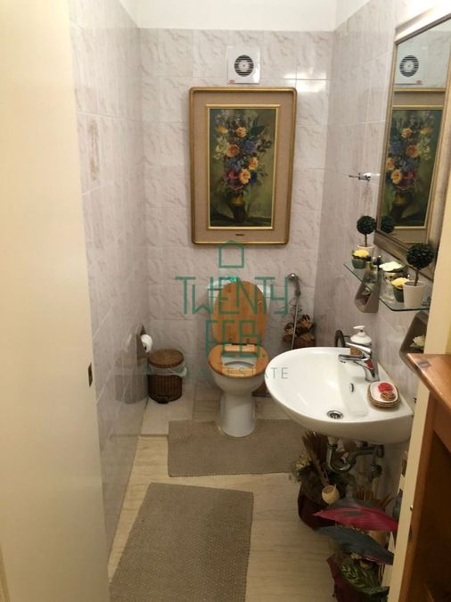 Photo 327575370