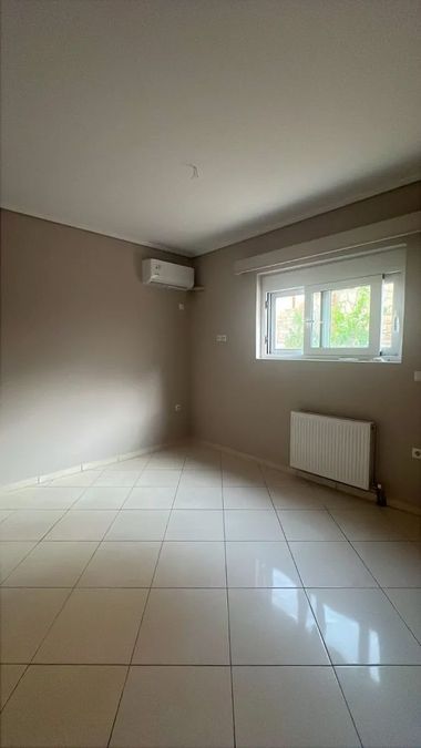 Photo 327691977