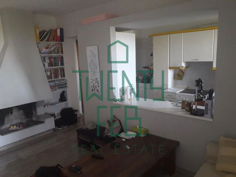 Photo 327817551