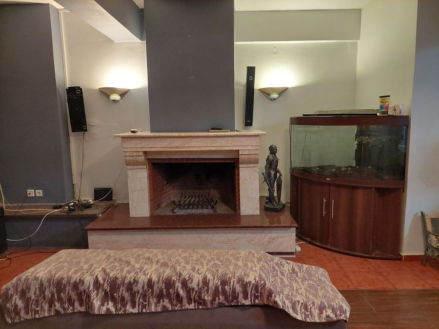 Photo 327972636