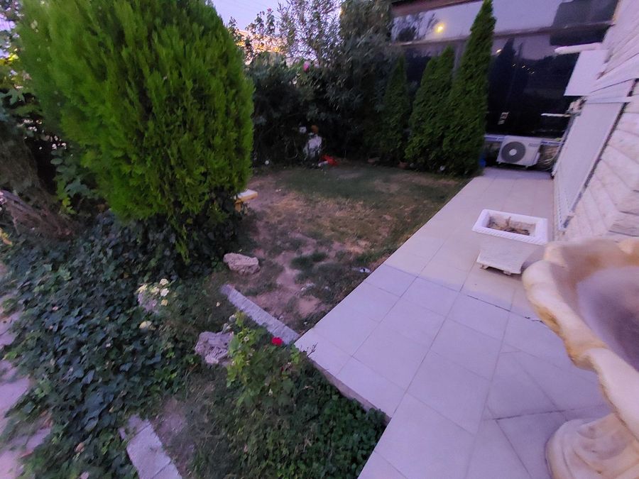 Photo 327972648