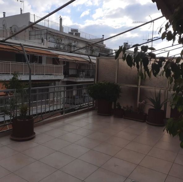 Photo 328135782