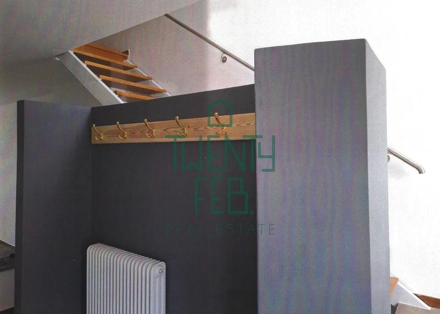 Photo 328297224