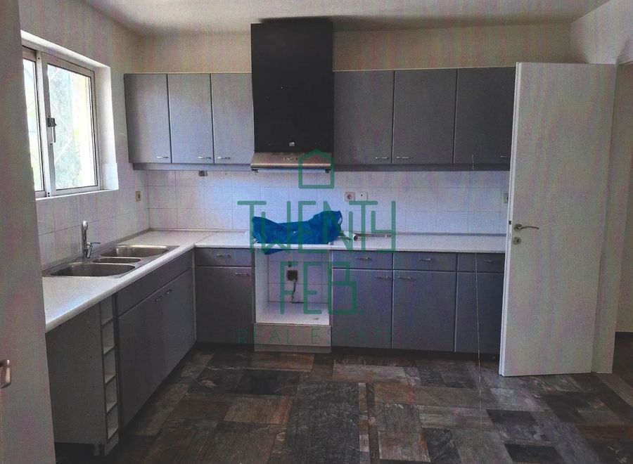 Photo 328297236