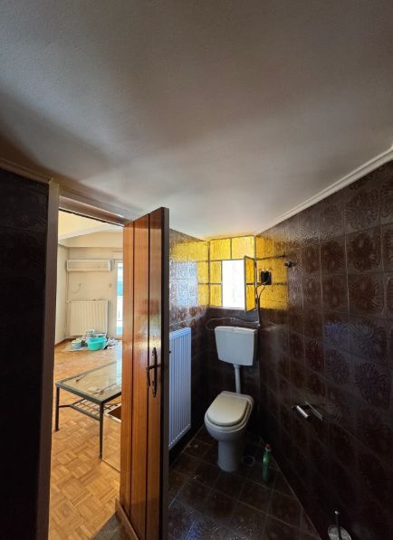 Photo 328623819