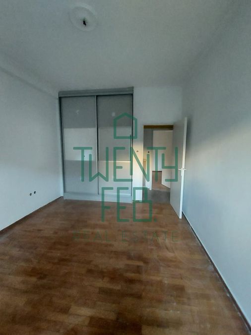 Photo 329378604