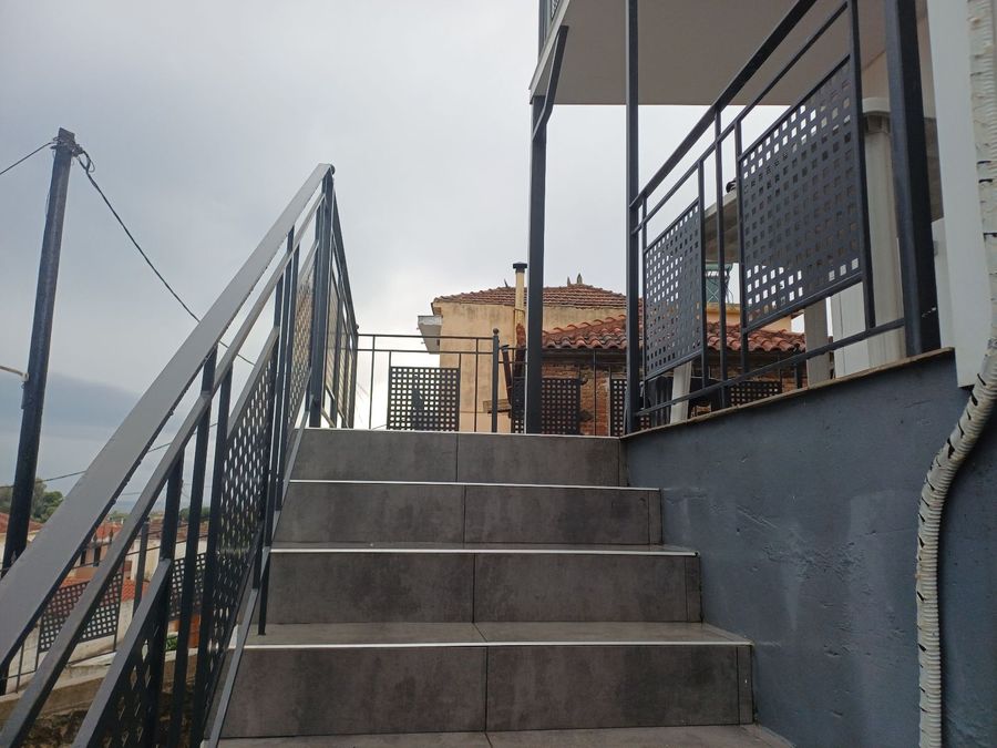 Photo 329470845