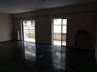 Photo 329519580