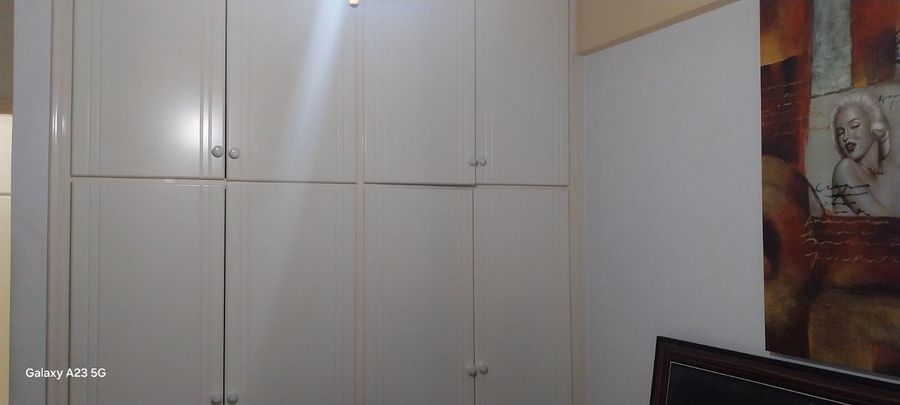 Photo 329532990