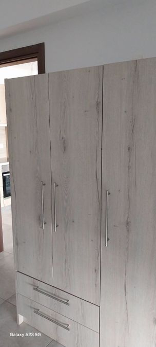 Photo 329533458