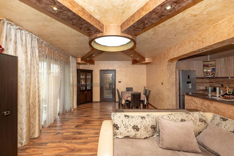 Снимка 329687703