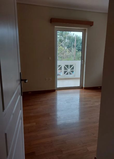 Photo 329718837