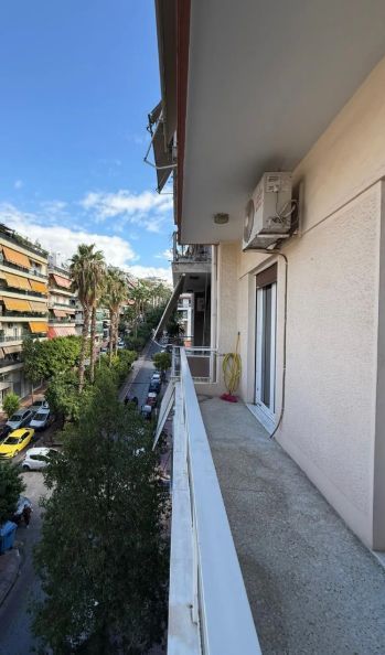 Photo 329975904
