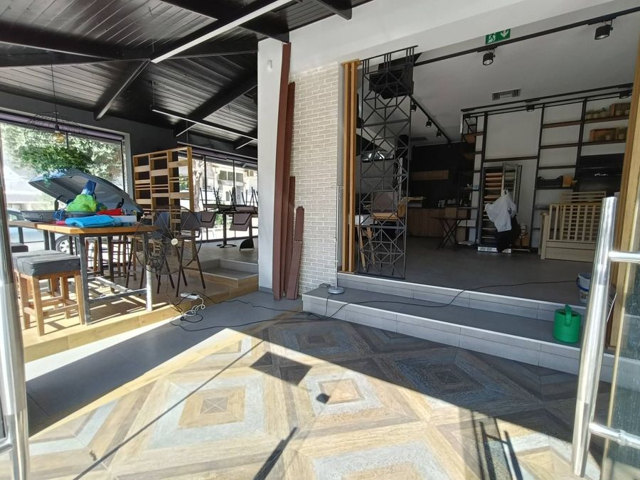 Photo 330056685