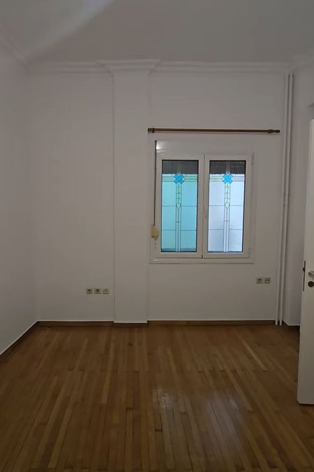 Photo 330245040