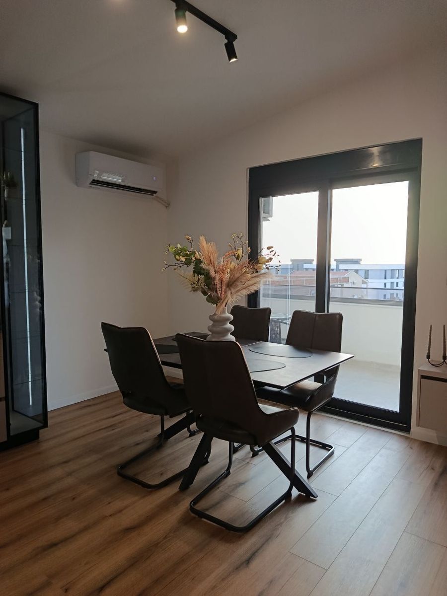 Two-Bedroom Apartment 78m², Bar 9