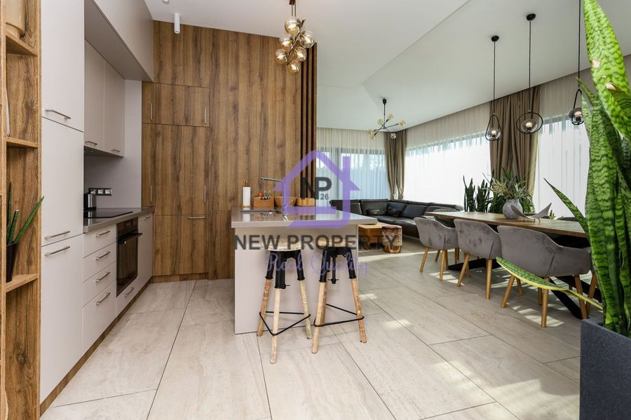 Снимка 337767360