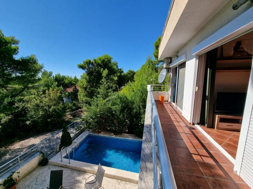 Exquisite Coastal Retreat in Šušanj, Bar, Montenegro 8