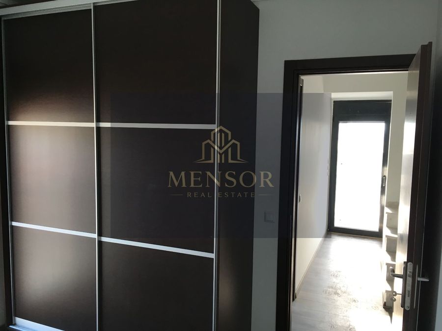 Photo 346783179