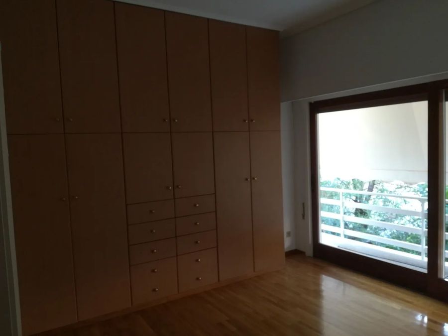 Photo 347433237
