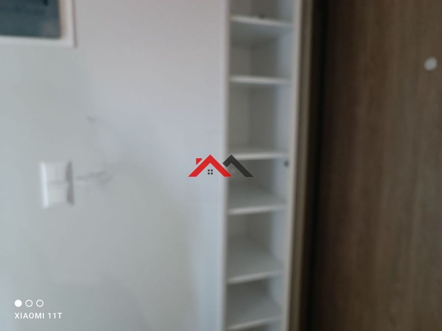 Photo 349268919