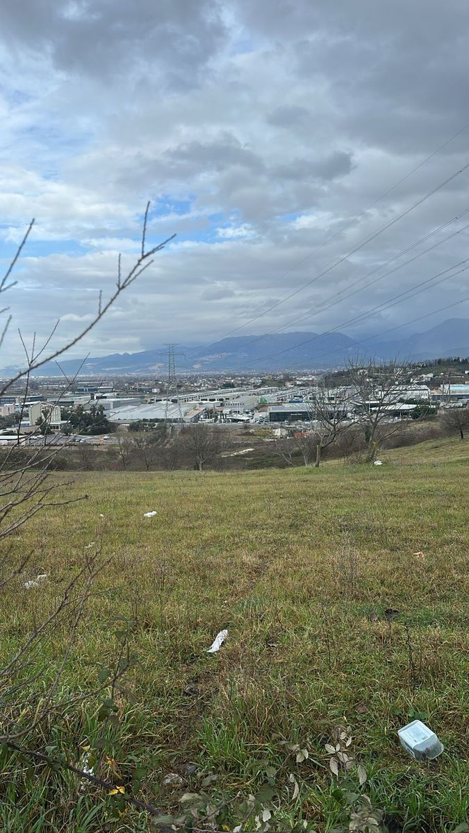 TOKË PËR SHITJE NË AUTOSTRADËN E RINASIT