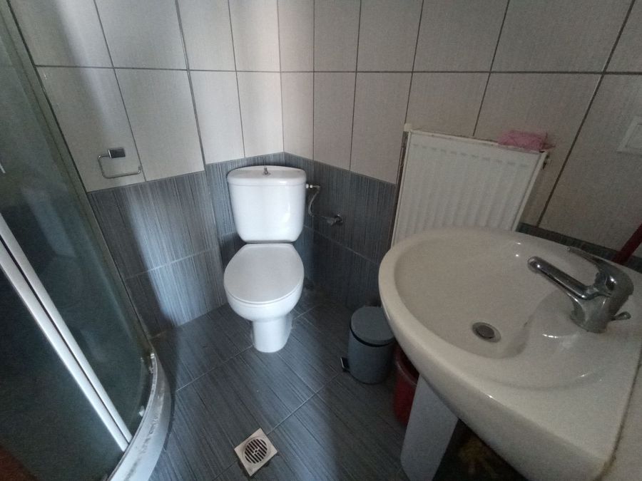 Photo 351248490