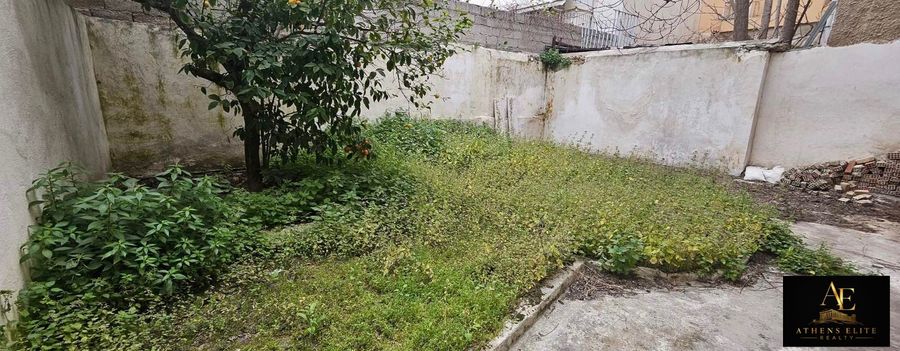 Photo 351823479