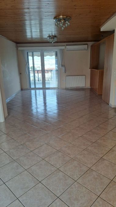 Photo 351985989