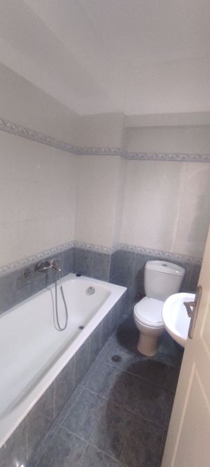 Photo 351988935