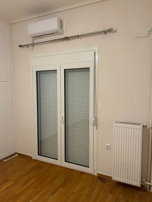 Photo 352128270