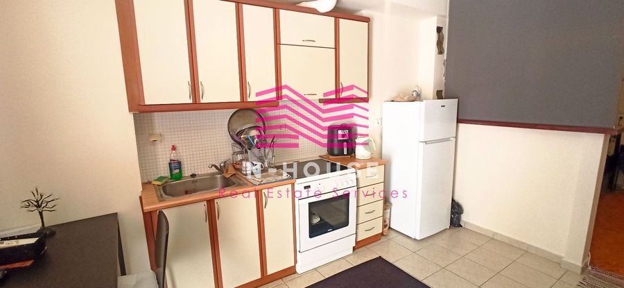 Photo 352169658