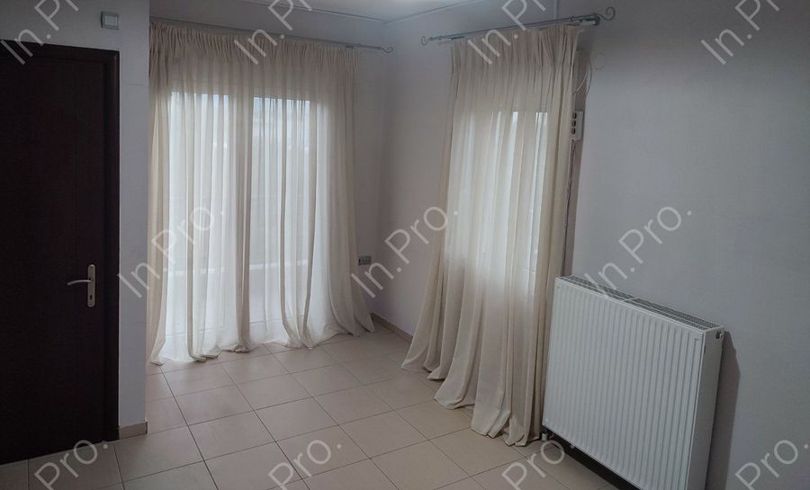 Photo 352186332