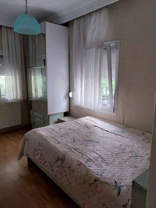 Photo 352303278