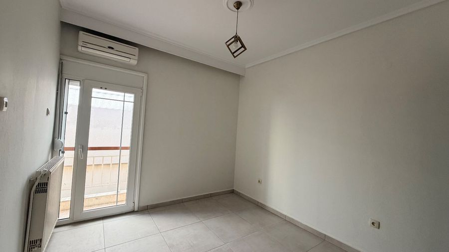 Photo 352339239