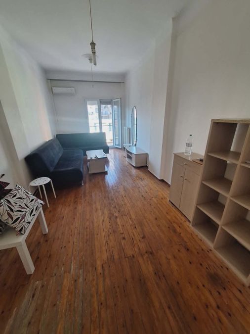 Photo 352387851