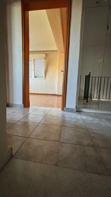 Photo 352395006